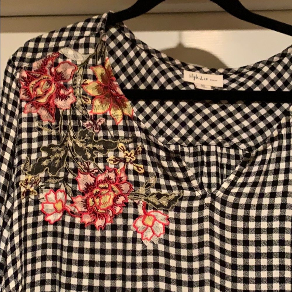 Style $ Co blouse - Picture 2 of 6